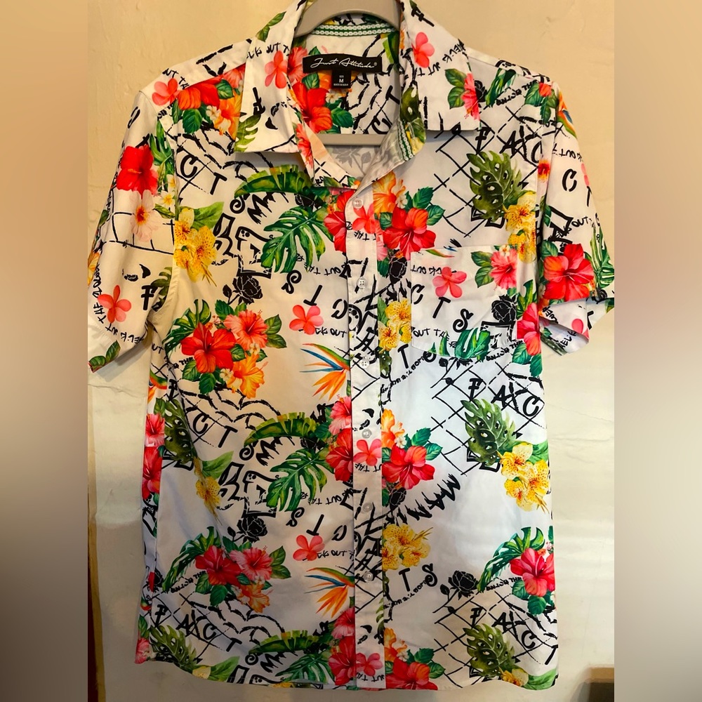 Just attitude medium short sleeve button downshirt. One of my favorites!preowned